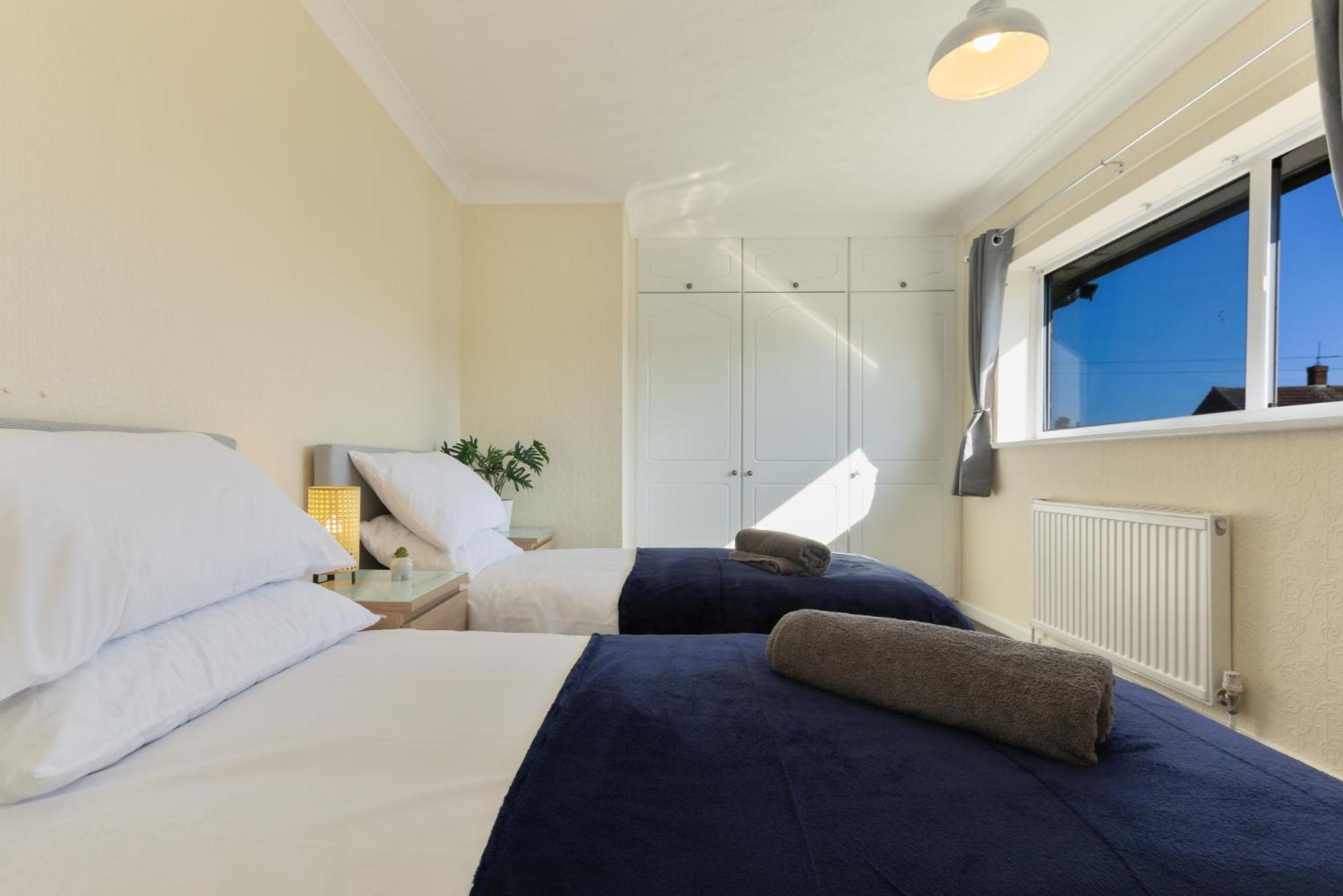 Leconfield Close - Comfy House And Free Parking Кингстон-апон-Халл Экстерьер фото